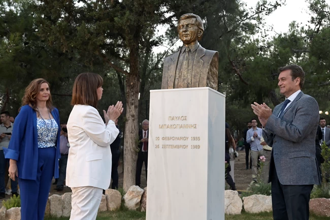 προτομή Παύλου Μπακογιάννη