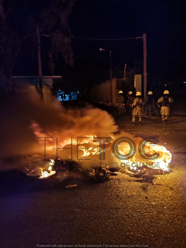Επεισόδια με Ρομά σε Ασπρόπυργο, Χαλάνδρι, Μενίδι: Οδοφράγματα, φωτιές και πετροπόλεμος - Τραυματίας πυροσβέστης