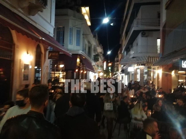Συνωστισμός στην Πάτρα πριν το lockdown