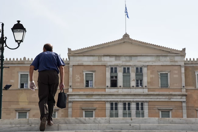 Κορονοϊός: Σαρώνει το δεύτερο κύμα την Ελλάδα - Υπερδιπλασιάστηκαν οι νεκροί - 5 φορές πάνω τα κρούσματα από τις 31 Ιουλίου