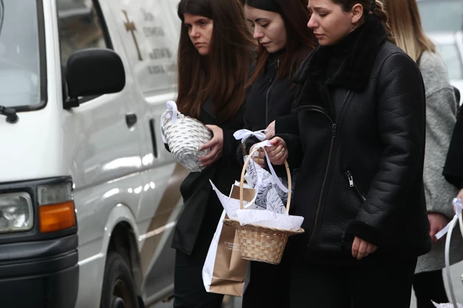 ΚΗΔΕΙΑ ΙΦΙΓΕΝΕΙΑΣ ΤΡΕΝΑ ΤΕΜΠΗ