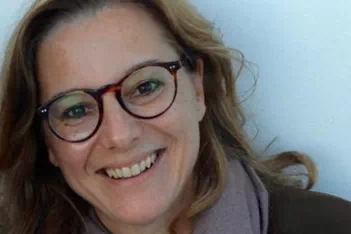 Νέα Σμύρνη: Η δημοσιογράφος της "Καθημερινής" Μαργαρίτα Πουρνάρα ήταν αυτόπτης μάρτυρας του επεισοδίου- Τι έγραψε