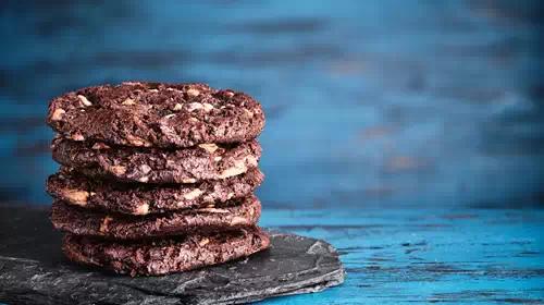 Ακης Πετρετζίκης: Θεϊκή συνταγή για μαλακά μπισκότα τριπλής σοκολάτας