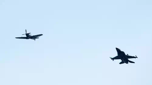 Παρέλαση 28ης Οκτωβρίου: &quot;Κλέβουν&quot; την παράσταση F-16 και Spitfire στη Θεσσαλονίκη - Οι κυκλοφοριακές ρυθμίσεις [βίντεο]