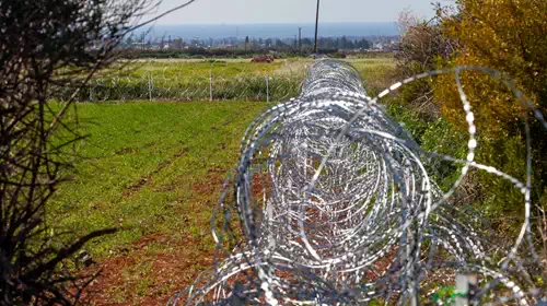 Κύπρος: Αντιδράσεις για το συρματόπλεγμα για τις προσφυγικές ροές