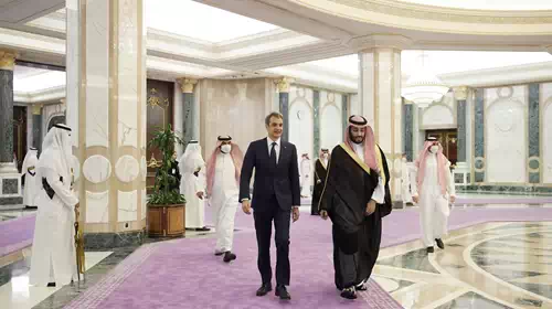 Μητσοτάκης με τον πρίγκιπα διάδοχο της Σαουδικής Αραβίας: Διεύρυνση συνεργασίας σε επενδύσεις, ενέργεια, τουρισμό και άμυνα