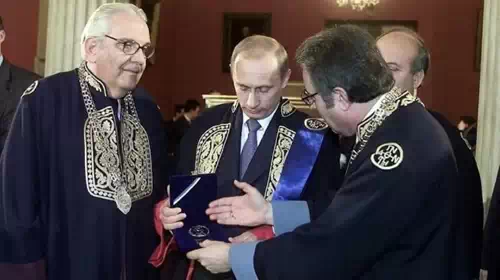 ΕΚΠΑ: Αρχισε η διαδικασία για να αφαιρεθεί από τον Πούτιν ο τίτλος του επίτιμου διδάκτορα