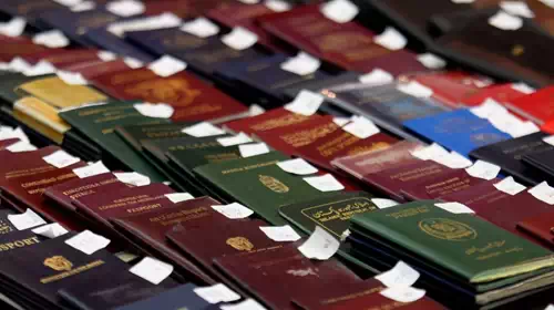 Εκρυβε διαβατήρια σε φούρνο μικροκυμάτων