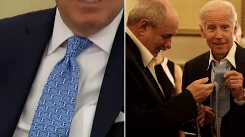 Τζο Μπάιντεν: Η παράξενη ιστορία πίσω από τη γαλανόλευκη γραβάτα του - Πώς την πήρε από τον Τέρενς Κουίκ [εικόνες]