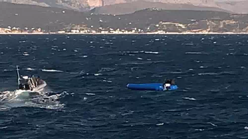 Μαζική απόπειρα μεταναστών να μπουν στα ελληνικά χωρικά ύδατα - Μπλόκαραν 1.130 άτομα με βάρκες σε 3 μέρες