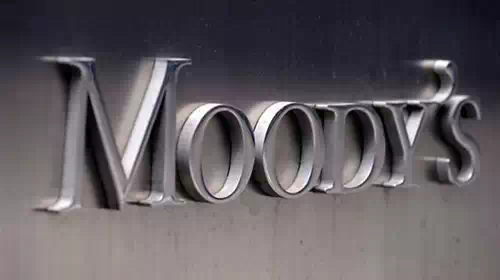 Moody&#39;s: Βλέπει μείωση ρεκόρ του χρέους στην Ελλάδα και ανάπτυξη 4,3% το 2022