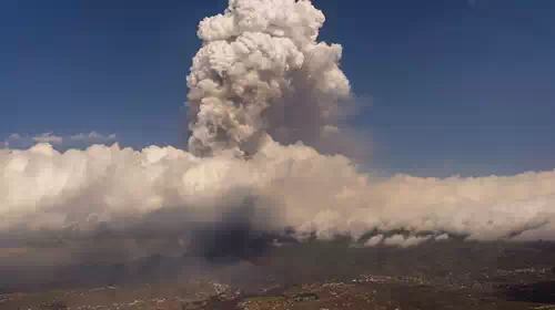 Λα Πάλμα: Εκκενώνονται άλλες τρεις πόλεις- Συνεχόμενες ηφαιστειακές εκρήξεις - Αποσύρονται οι πυροσβεστικές δυνάμεις [εικόνες]