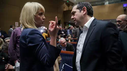 ΣΥΡΙΖΑ για την αθώωση Δούρου: Να ζητήσει συγγνώμη ο Μητσοτάκης - Eργαλειοποίησε την τραγωδία στη Μάνδρα