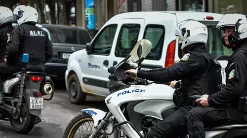Νέα Σμύρνη: Επεισόδια μεταξύ αστυνομικών της ομάδας ΔΙ.ΑΣ και πολιτών μετά από ελέγχους - 11 προσαγωγές [εικόνες - βίντεο]