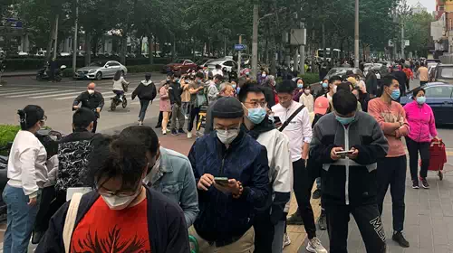 Πεκίνο: Τεράστιες ουρές σε σούπερ μάρκετ, υπό τον φόβο lockdown - Διαψεύδουν τις φήμες οι Αρχές