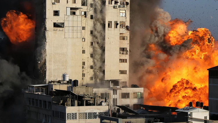 Φλέγεται η Λωρίδα της Γάζας: Πρώτος ισραηλινός στρατιώτης νεκρός [Εικόνες] | Διεθνή Ειδήσεις