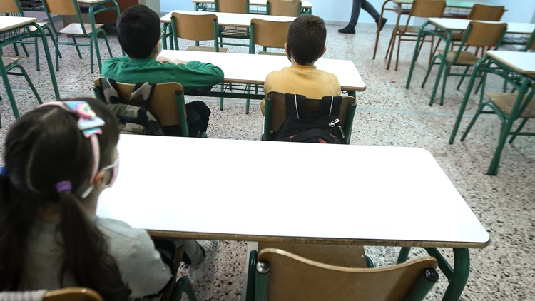 Oristiko Den Kleinoyn Ta Sxoleia Den 8a To Syzhthsoyn Kan Ayrio Sthn Ellada Eidhseis