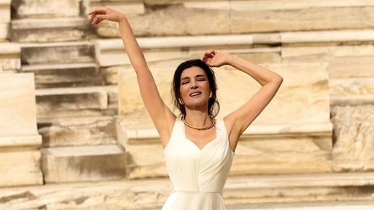 Pozarei Se Galliko Periodiko Me Forema Ths Sofias Kokosalakh