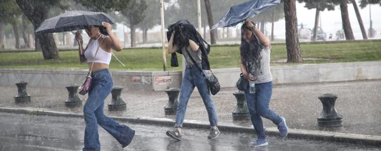 Meteo: 24ωρη κακοκαιρία με βροχές και καταιγίδες