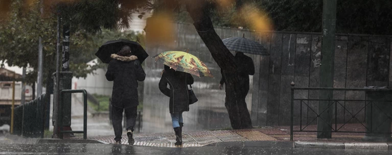 Καιρός: Ραγδαία επιδείνωση την Παρασκευή - Kαταιγίδες και χιόνια