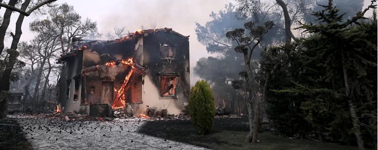 Αυτά είναι τα σπίτια που κάηκαν στη φωτιά της Βαρυμπόμπης [συγκλονιστικές... | Ελλάδα Ειδήσεις