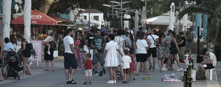 Koronoios 2 972 Nea Kroysmata Shmera 3 8anatoi Kai 125 Diaswlhnwmenoi Ellada Eidhseis