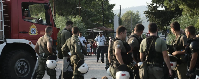 Εφυγαν οι αλλοδαποί που απέκλεισαν τη σιδηροδρομική γραμμή στη Μαλακάσα
