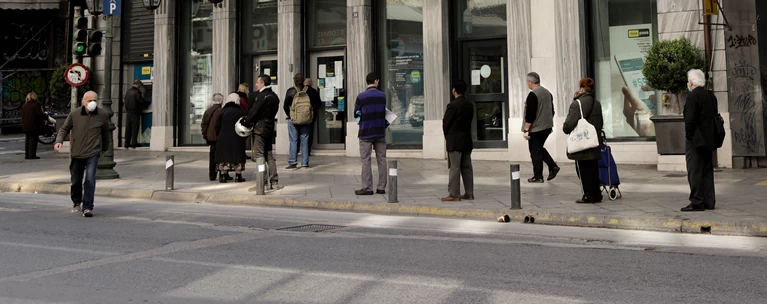 ουρες τραπεζα