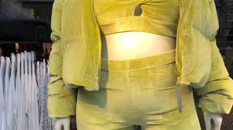 Plus size κούκλα βιτρίνας