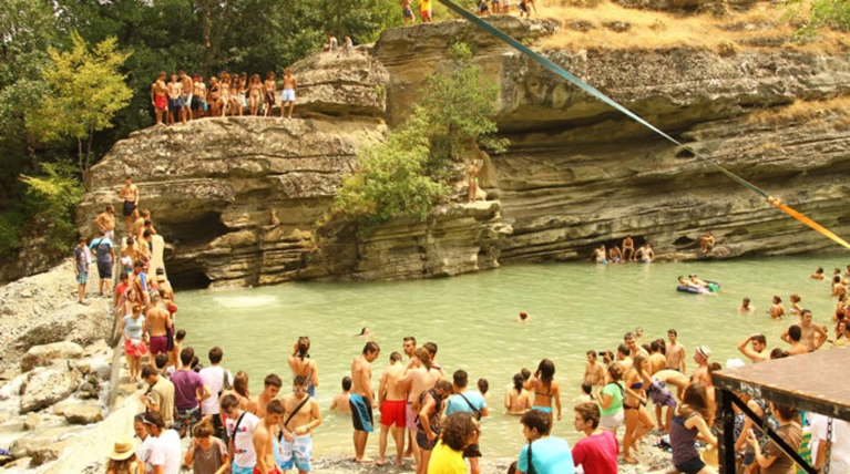 Νεστώριο River Party