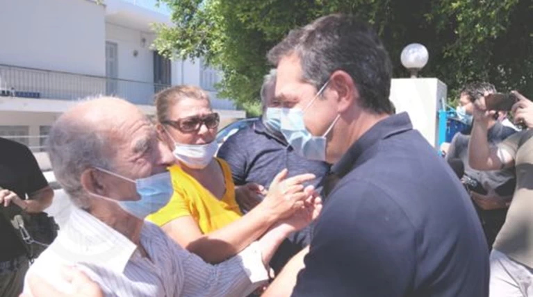 Στην Ιεράπετρα και το νοσοκομείο του νησιού βρέθηκε ο πρόεδρος του ΣΥΡΙΖΑ-ΠΣ, Αλέξης Τσίπρας