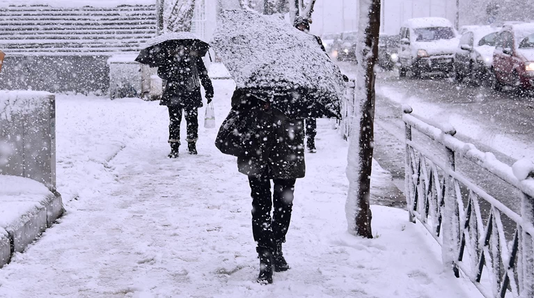χιονια συνταγμα