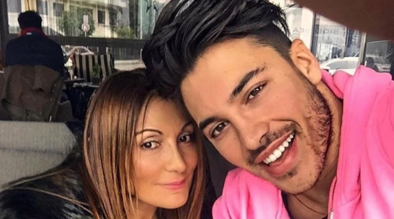 Εκτός του ότι μοιάζουν, είναι και μία πολύ τρυφερή φωτογραφία, όπου ο παίκτης του Survivor 4 μας δείχνει τη «γυναίκα της ζωής του»! Εκτός του ότι μοιάζουν, είναι και μία πολύ τρυφερή φωτογραφία, όπου ο παίκτης του Survivor 4 μας δείχνει τη «γυναίκα της ζωής του»!