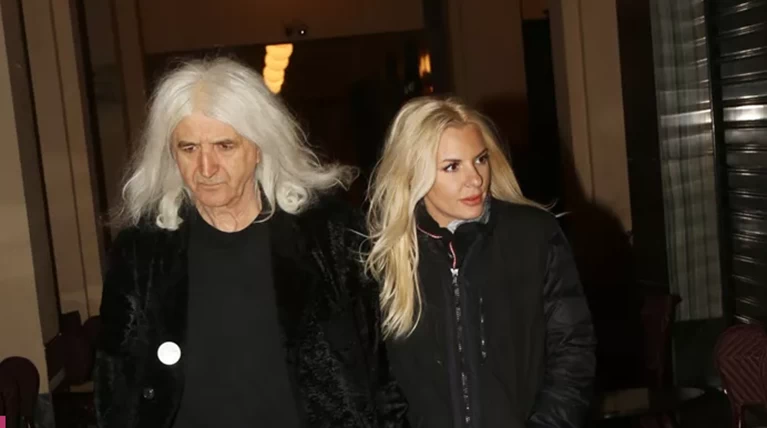 Annita Pania Nikos Karbelas O 13xronos Gios Toys Tragoydaei To Diko Toy People Amp Style Eidhseis