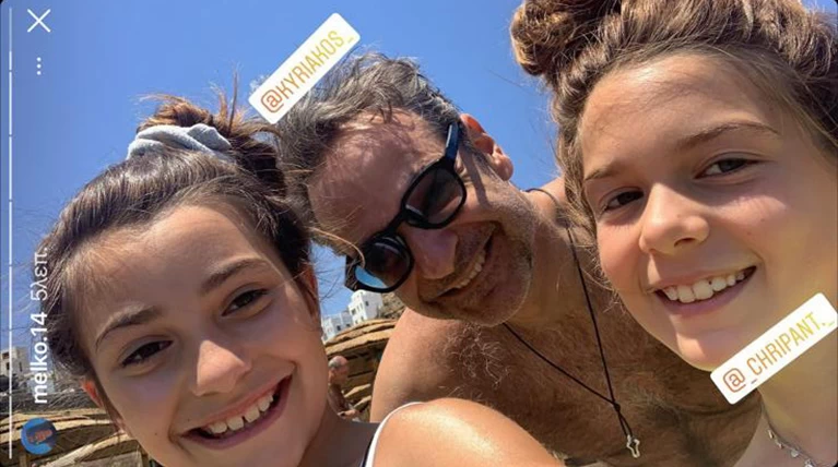 Μητσοτάκης selfie Τήνο