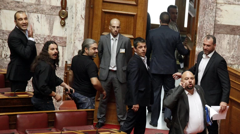 Το σχέδιο για να βγει εκτός νόμου η Χρυσή Αυγή
