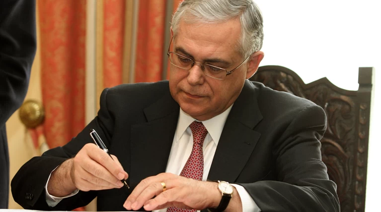 Economist: Πλήγμα για την δημοκρατία η κυβέρνηση Παπαδήμου