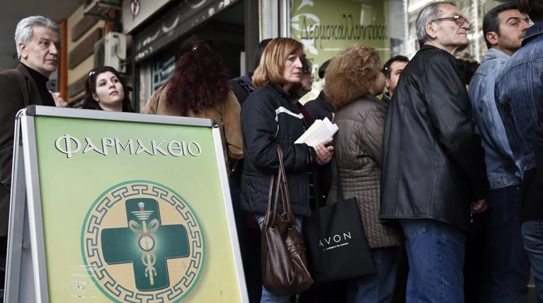 Αυξάνονται κατά 100 τα εφημερεύοντα φαρμακεία στην Αττική
