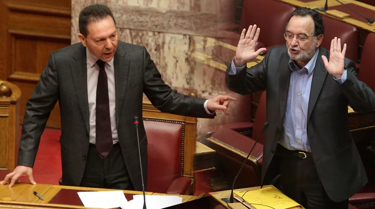 Με καυγά για τα διαδικαστικά άρχισε η μάχη στη Βουλή