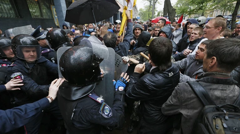 Επίθεση φιλορώσων στο αρχηγείο της αστυνομίας