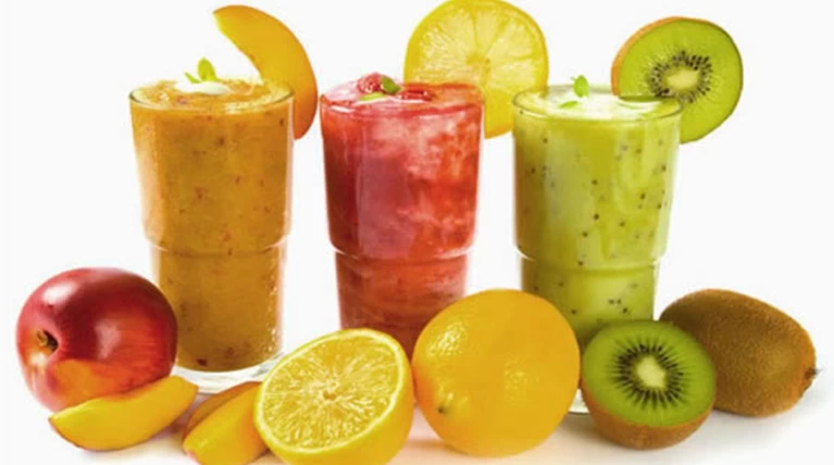 Πολύχρωμα smoothies για αποτοξίνωση πριν το καλοκαίρι