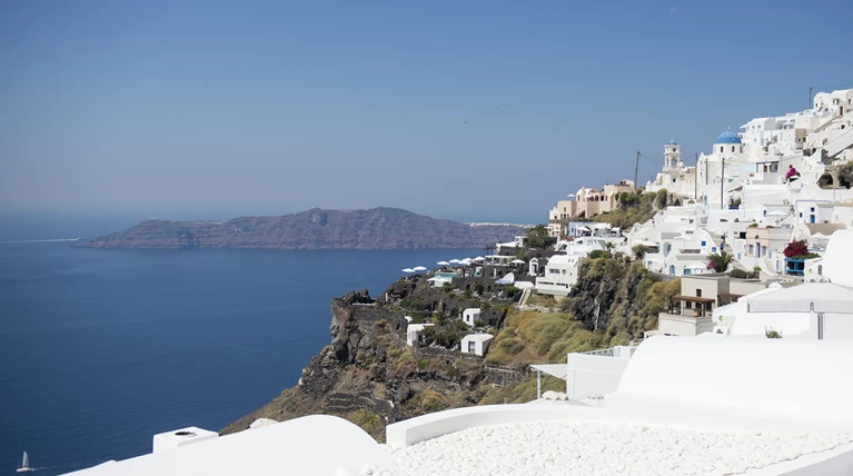 Στο Top 10 των ωραιότερων ευρωπαικών πόλεων η Σαντορίνη