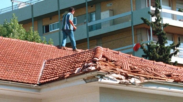 Το Μάιο του 1999, ο Σάββας Ξηρός είχε χτυπήσει με ρουκέτα το σπίτι του Γερμανού πρέσβη