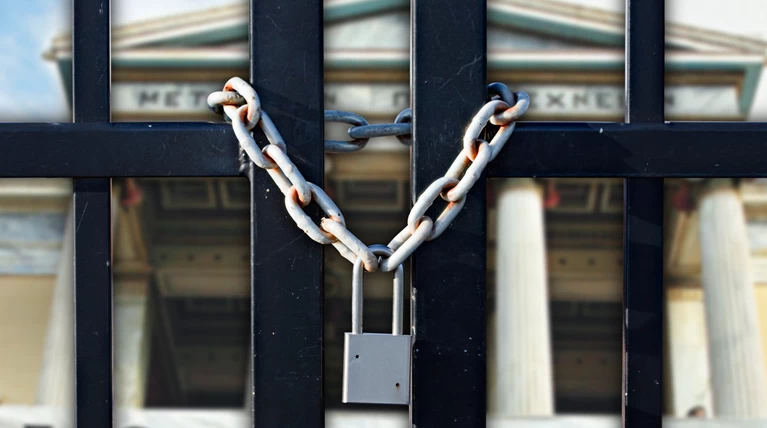 ΕΜΠ: Παρέμβαση εισαγγελέα για τις κλειστές πύλες