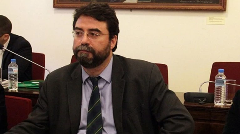 Χέρι χέρι στους αιγιαλούς Βασίλης Οικονόμου και ΣΥΡΙΖΑ!