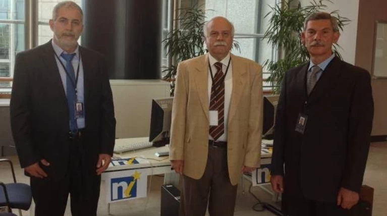Οι Ευρωβουλευτές της Χ.Α. διόρισαν τις κόρες τους