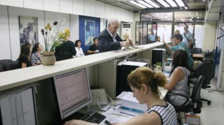 Προσλήψεις στους δήμους και στις περιφέρειες
