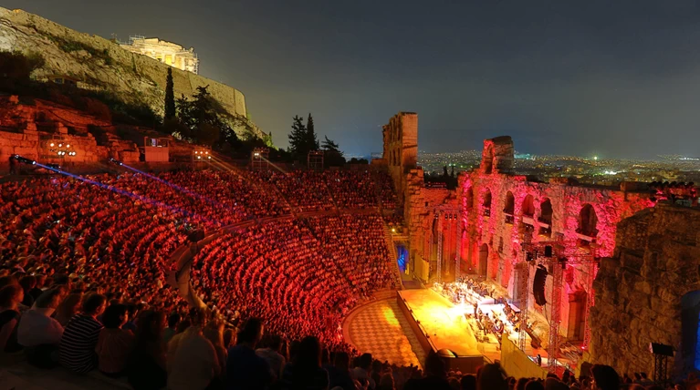 Πώς ήταν η στέγη του Ηρωδείου και ποιό ρεκόρ κατέχει;