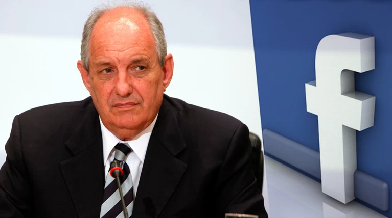 Τέρενς Κουίκ: Στο κόμμα μας υπάρχουν Δούρειοι Ιπποι