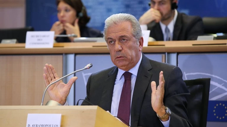 Αβραμόπουλος: Να εφαρμοστεί αμέσως το κοινό σύστημα ασύλου